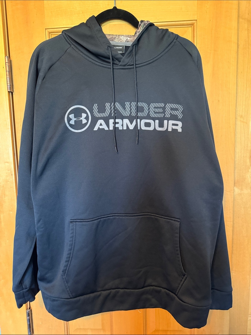 Under Armour Men’s Black Hoodie with Gray Logo and camo inside the hood-like new